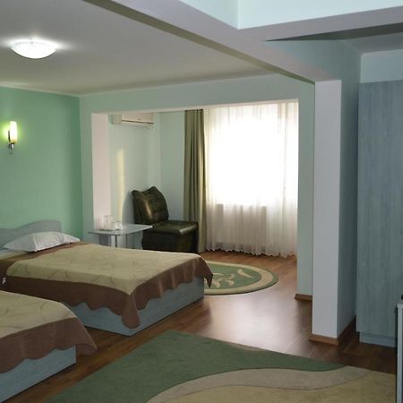Casa Alba Hotel รึมนิคูวัลเจีย ภายนอก รูปภาพ