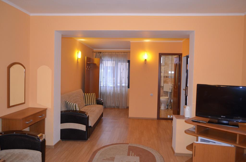 Casa Alba Hotel รึมนิคูวัลเจีย ภายนอก รูปภาพ