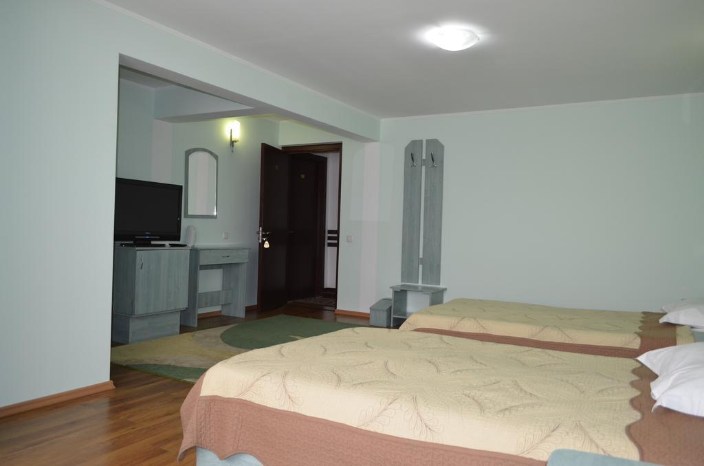 Casa Alba Hotel รึมนิคูวัลเจีย ภายนอก รูปภาพ
