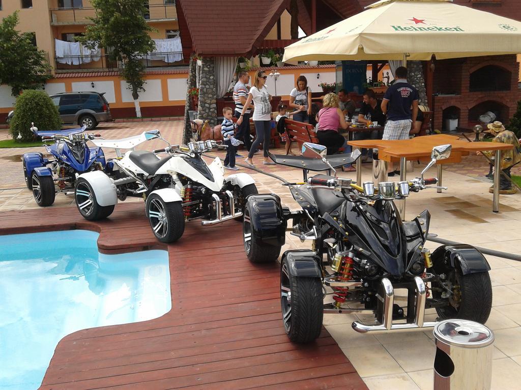 Casa Alba Hotel รึมนิคูวัลเจีย ภายนอก รูปภาพ
