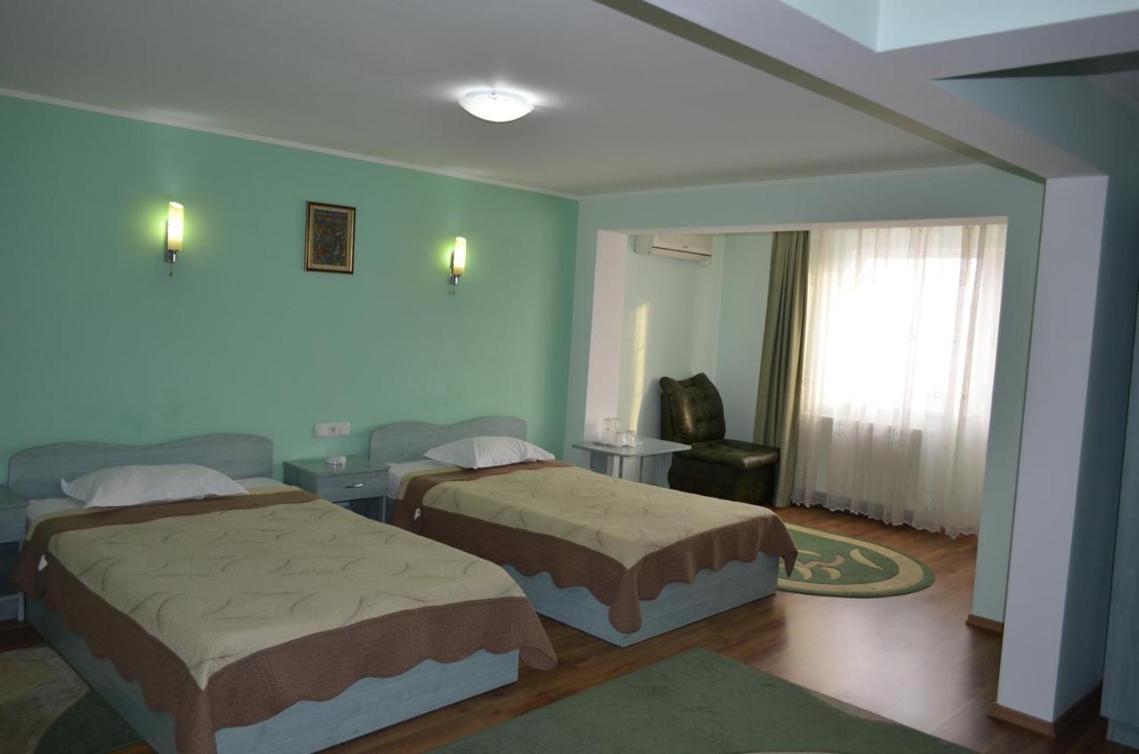 Casa Alba Hotel รึมนิคูวัลเจีย ภายนอก รูปภาพ
