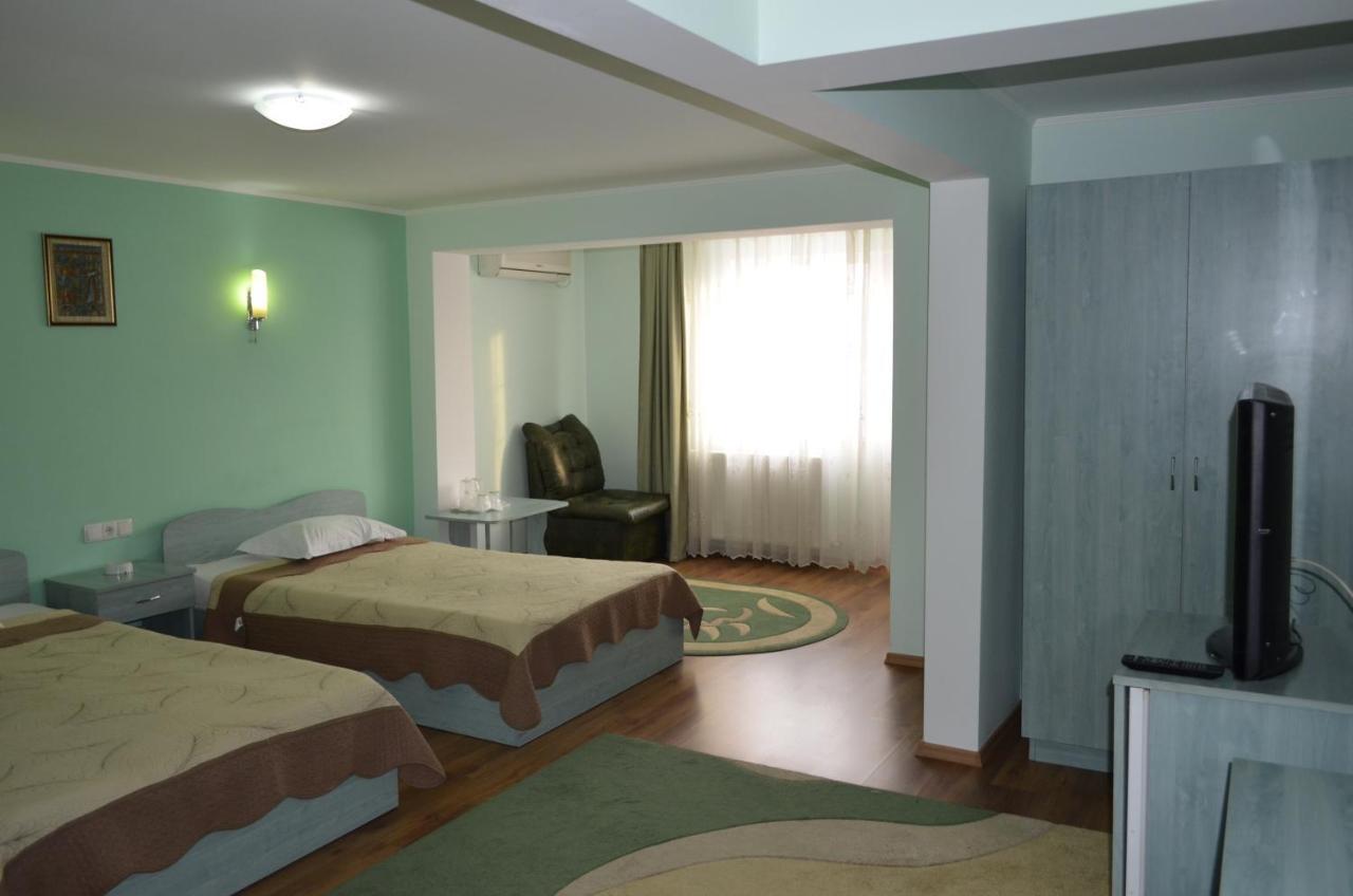 Casa Alba Hotel รึมนิคูวัลเจีย ภายนอก รูปภาพ